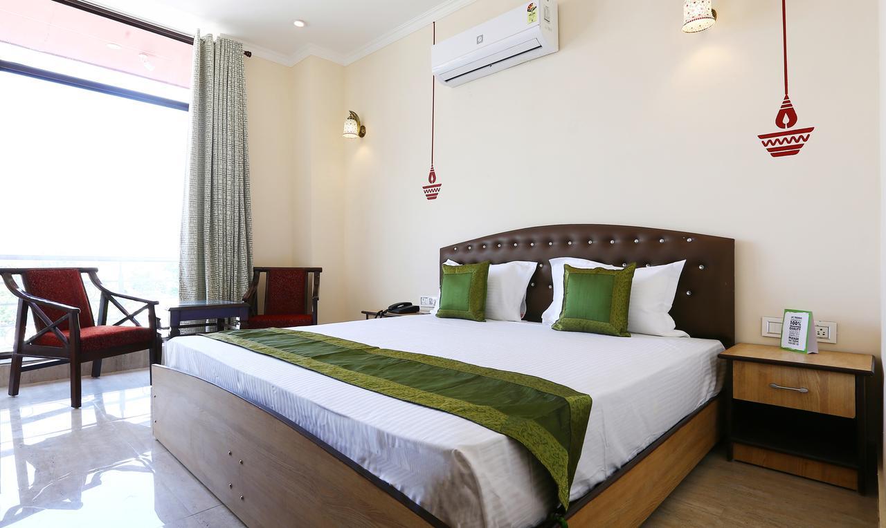 Treebo Blessing Bells Hotel Dehradun Bagian luar foto