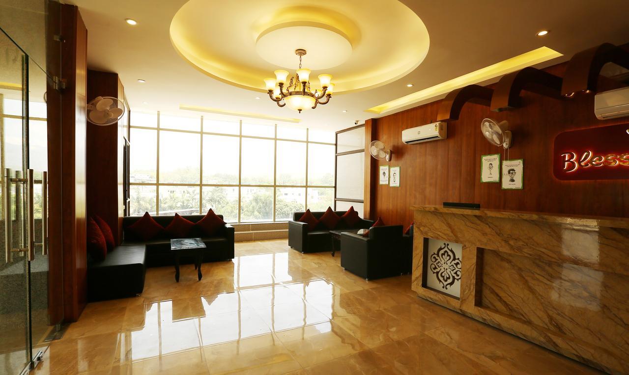 Treebo Blessing Bells Hotel Dehradun Bagian luar foto