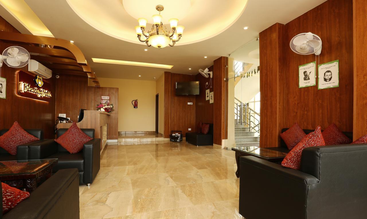 Treebo Blessing Bells Hotel Dehradun Bagian luar foto
