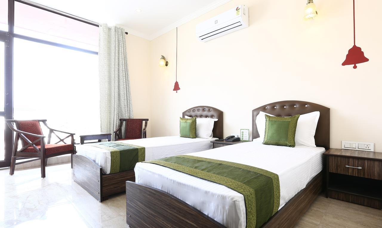 Treebo Blessing Bells Hotel Dehradun Bagian luar foto