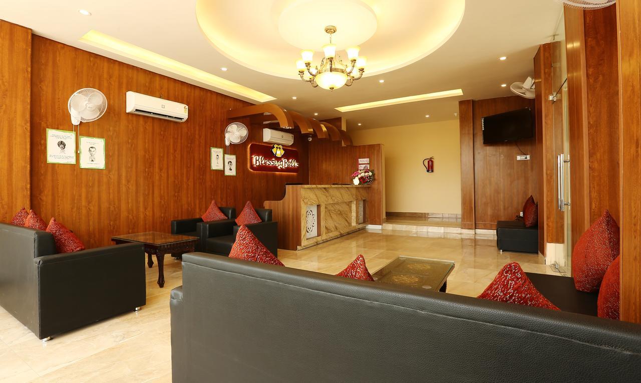 Treebo Blessing Bells Hotel Dehradun Bagian luar foto